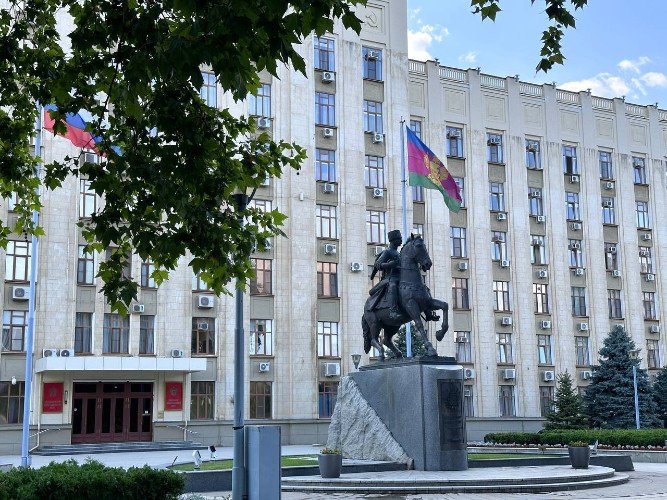 Площадь перед зданием администрации Краснодарского края