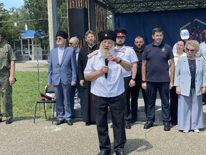 Владимир Громов и почётные гости