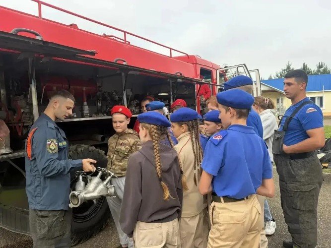 Профилактика в действии: пожарные встретились с юными устьлабинцами