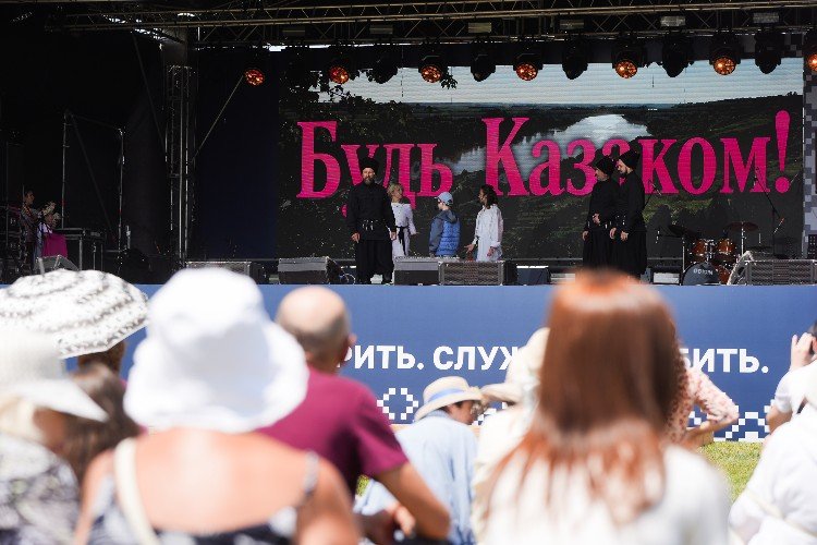 Фрагмент спектакля "Будь казаком!"