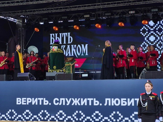 Молитва на сцене