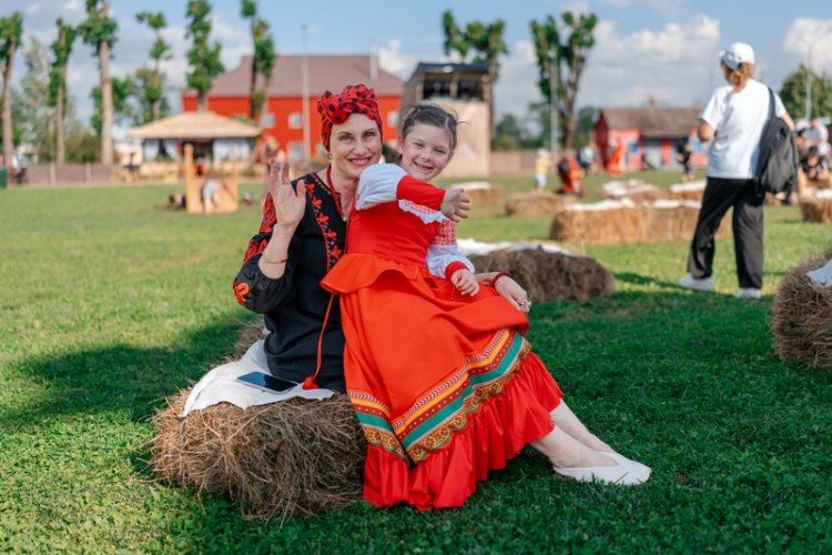 Женщина с ребёнком