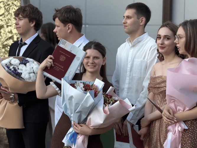 Выпускница ЛМТ с дипломом