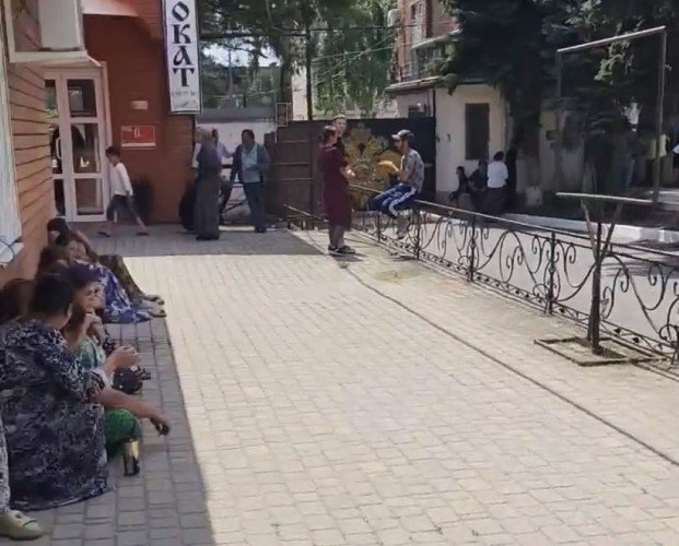 Кочевники у здания ОМВД РФ по Усть-Лабинскому району