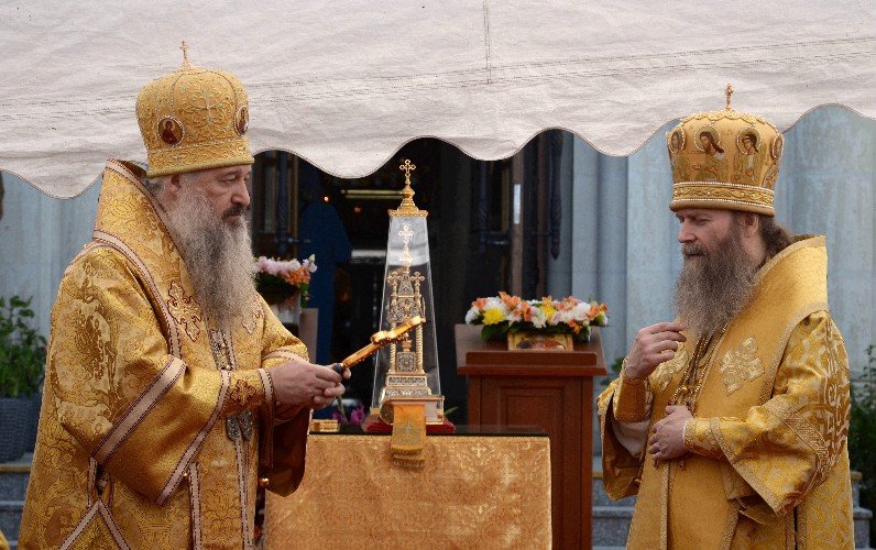 Епископы (слева направо): Армавирский и Лабинский Савва, Павло-Посадский Силуан