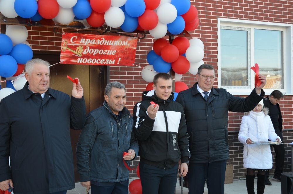 В Усть-Лабинском районе заселили первый "социальный" дом в поселке