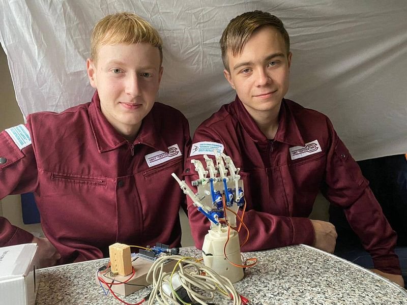 Юные изобретатели из Краснодарского края создали робота для путешествий по другим планетам