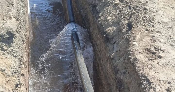 Неизвестные испортили временный водопровод на улице им. Марии Овсянниковой