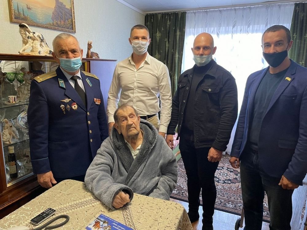 Ветеранов поздравили с Днем города и Днем пожилого человека в Усть-Лабинске