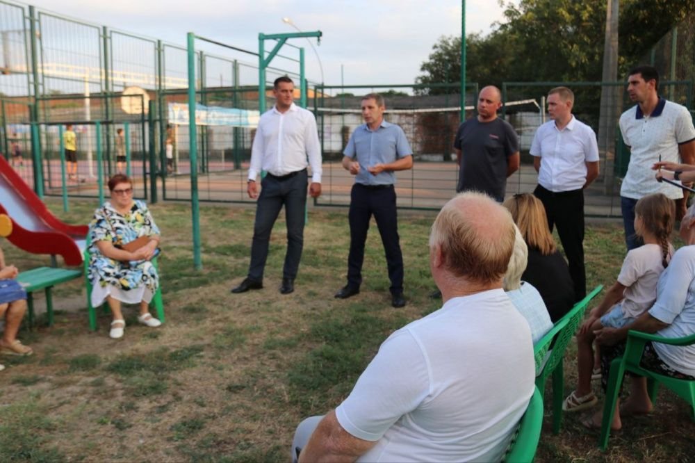 Сотрудники городской администрации и депутаты встретились с жителями Усть-Лабинска.