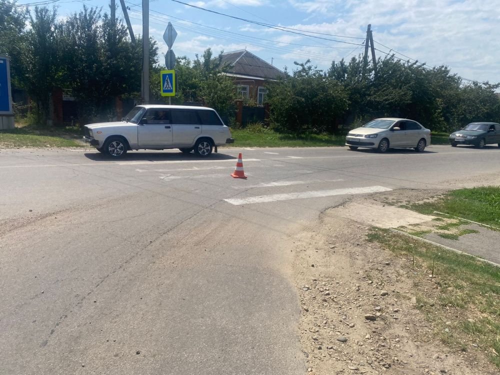 Шестилетняя девочка попала под колёса автомобиля