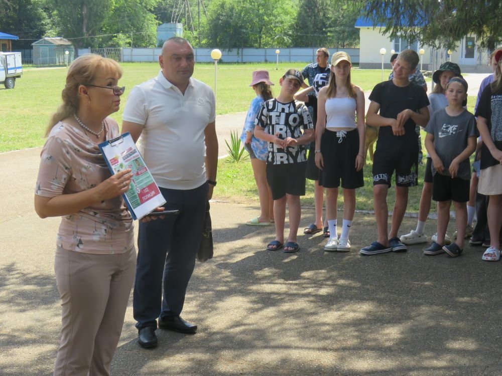 Усть-Лабинские стражи порядка встретились с воспитанниками «Тополька»