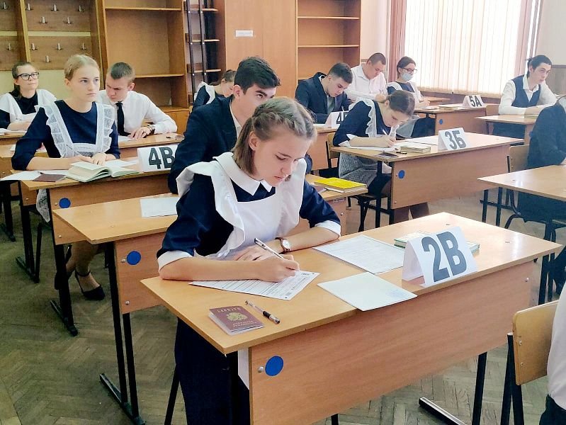 Только 1,5% выпускников Кубани не справились с итоговым сочинением