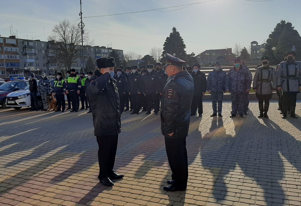 На улицы Усть-Лабинского района вышли совместные патрули