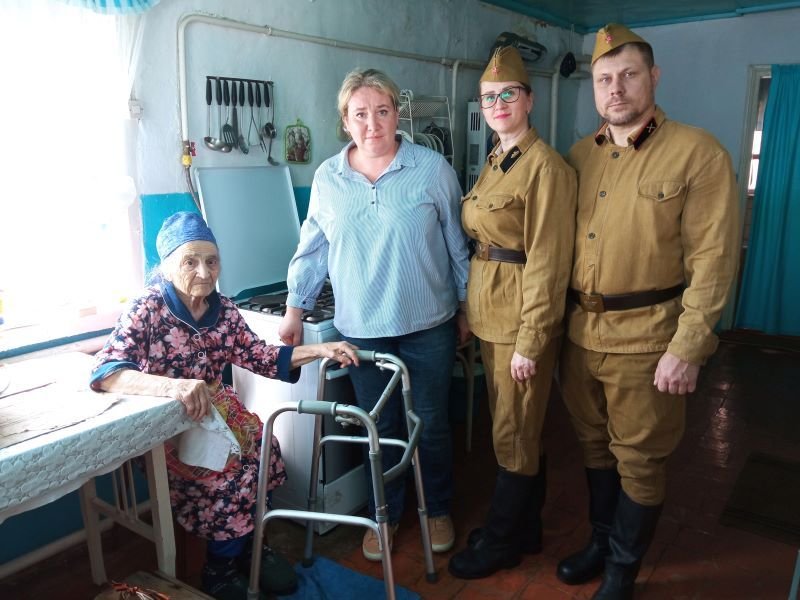 В канун Дня Победы директора предприятий «Прогресс Агро» навестили ветеранов