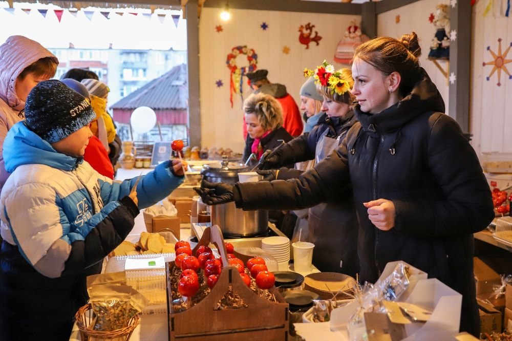 Всю неделю «Сокольский» угощает борщом и печет блины