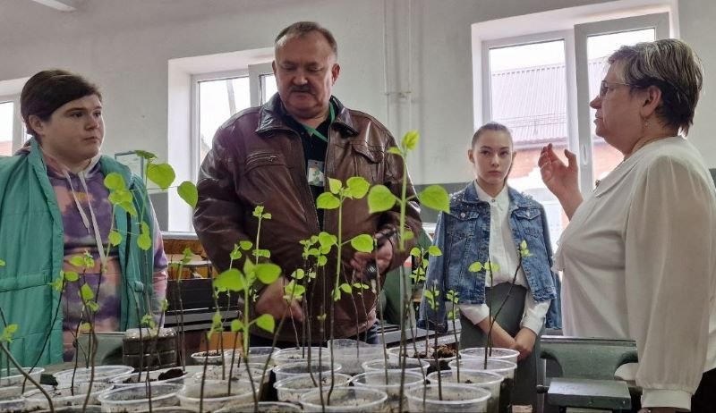 «Зеленая дорога»: кураторы проекта проверили состояние растений