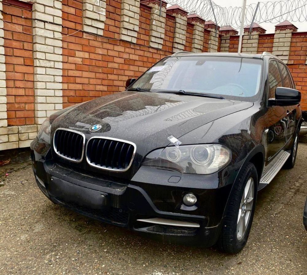 Устьлабинец сдал дорогой автомобиль в пользу государства