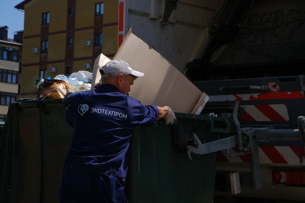 В Усть-Лабинске ищут выбросившего мусор из машины водителя