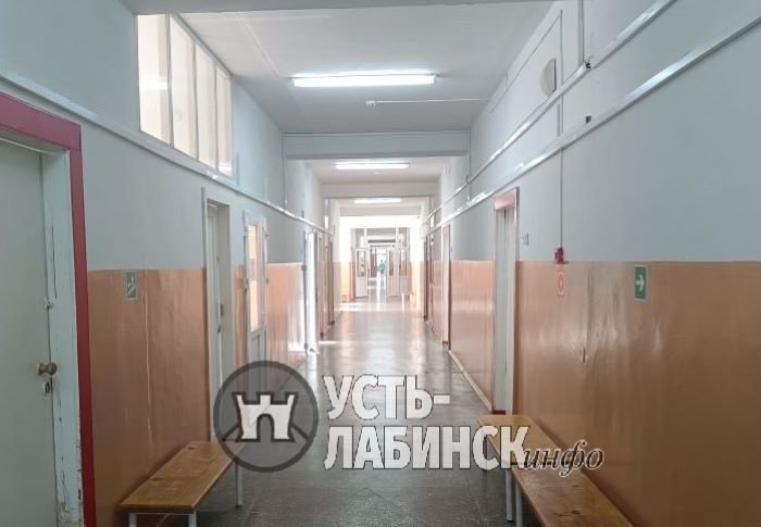 В Усть-Лабинском районе выпавший из окна ребенок попал в реанимацию