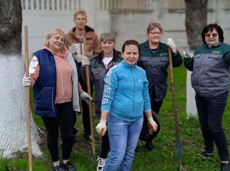 Коллектив сахарного завода «Свобода» навел порядок за периметром предприятия