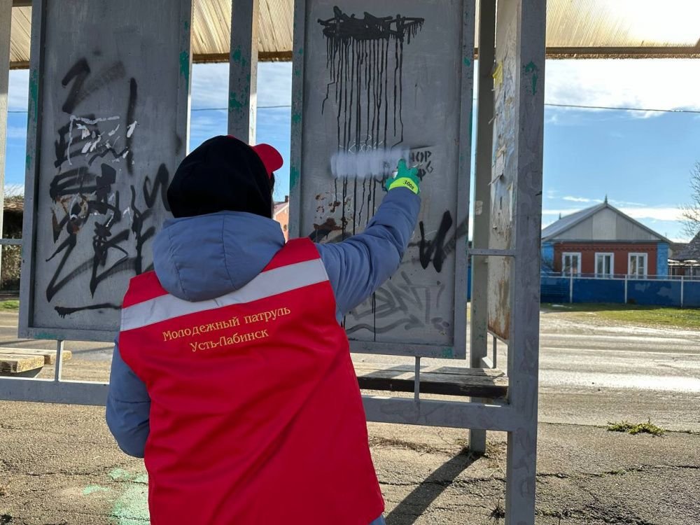 Общественники провели работу по закрашиванию вредоносных надписей на улицах города