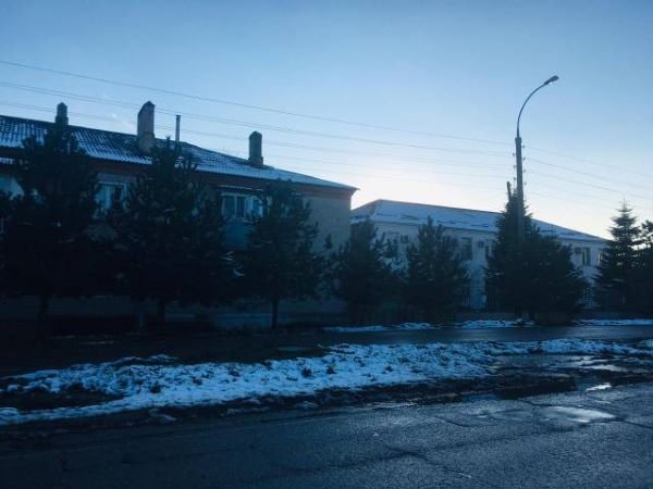 Жильцы многоквартирного дома в Усть-Лабинске бьют тревогу из-за соседства с  туберкулезной зоной