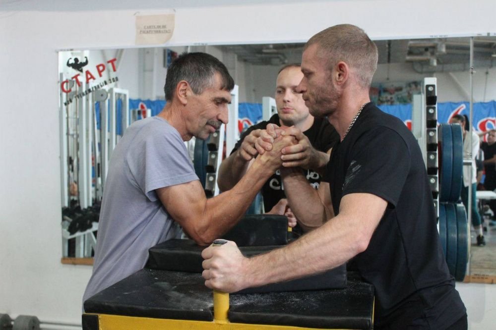 Чемпионат по "Армрестлингу" прошёл в спорткомплексе "Старт"