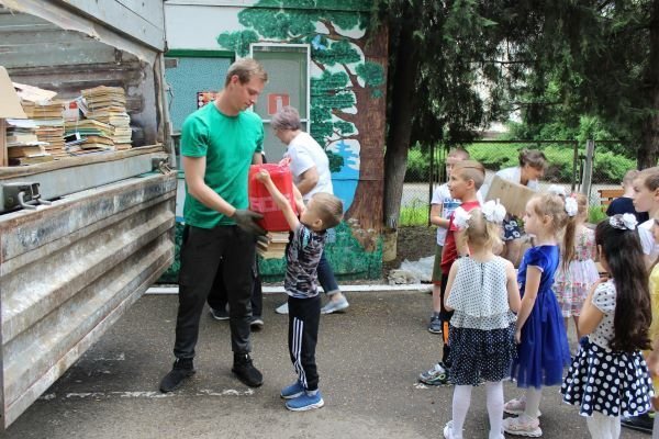 Устьлабинцы собрали 350 кг бумаги в рамках марафона «Сдай макулатуру – спаси дерево»