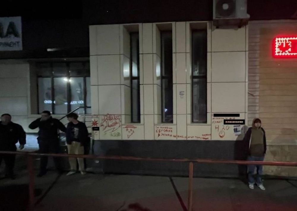 Задержаны вандалы, изрисовавшие здание в центре Усть-Лабинска