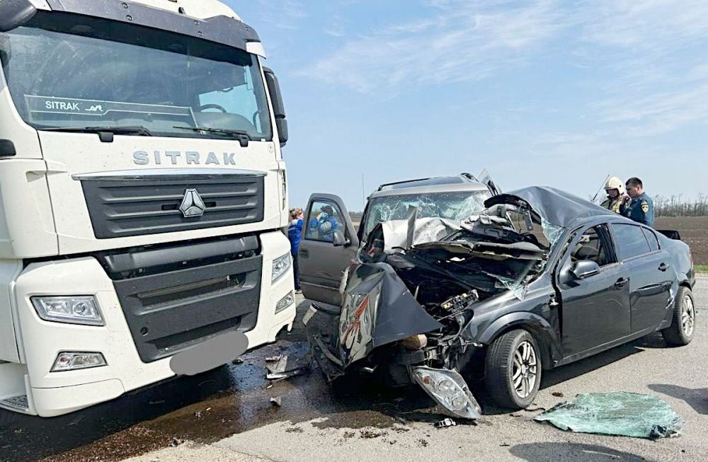 На усть-лабинской дороге погибли водитель и пассажир иномарки