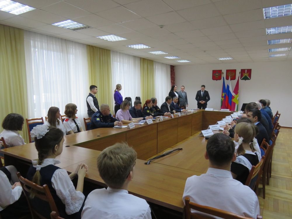 В Усть-Лабинском районе состоялось торжественное вручение паспортов молодым людям