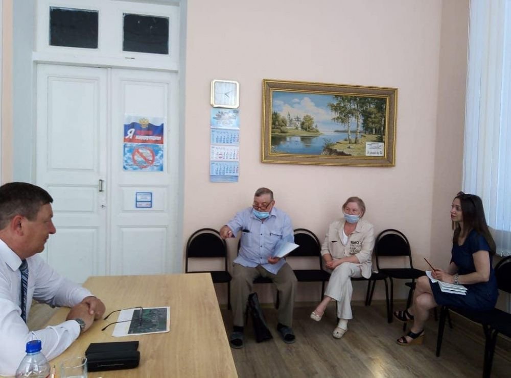 Глава Усть-Лабинского района провел личный прием граждан в Некрасовской