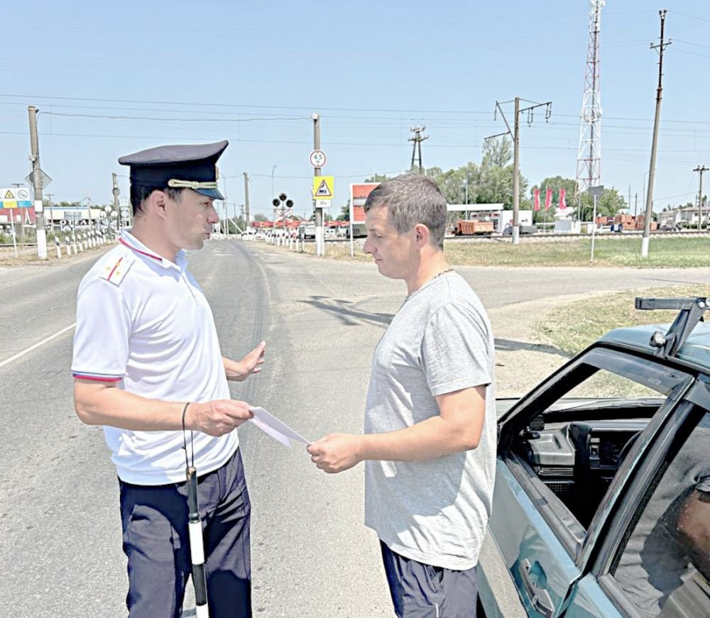 В Усть-Лабинске провели акцию на железнодорожном переезде