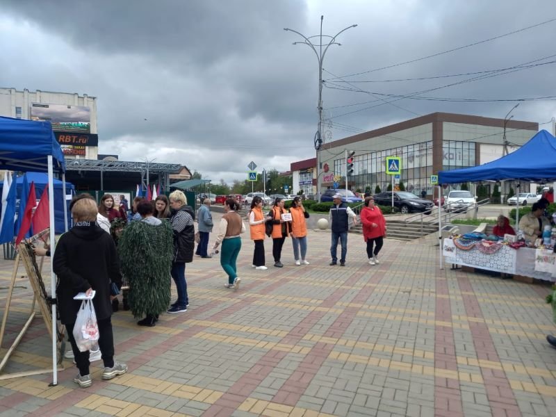 В Усть-Лабинске прошла благотворительная ярмарка в поддержку бойцов СВО