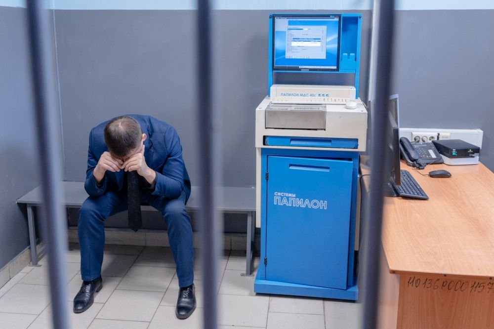 Житель Усть-Лабинска пришел на день рождения и устроил погром