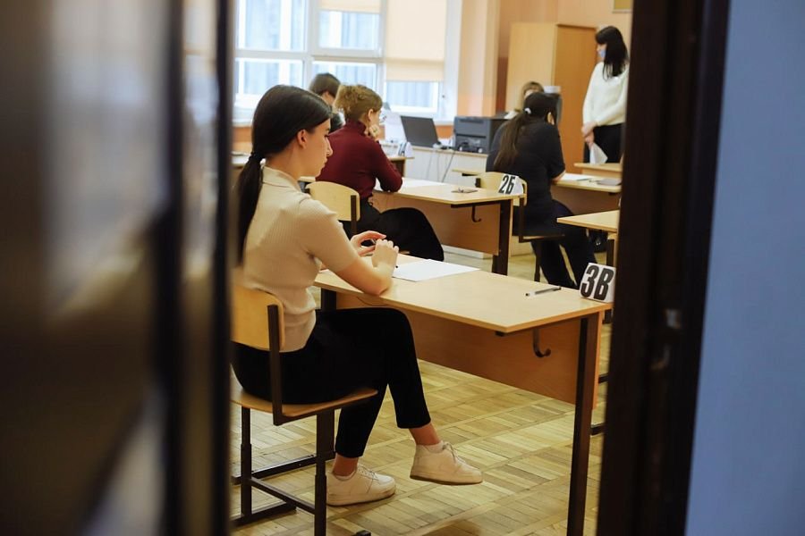 За партами – родители