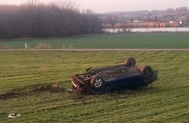 На Кубани водитель перевернулся на машине и пропал