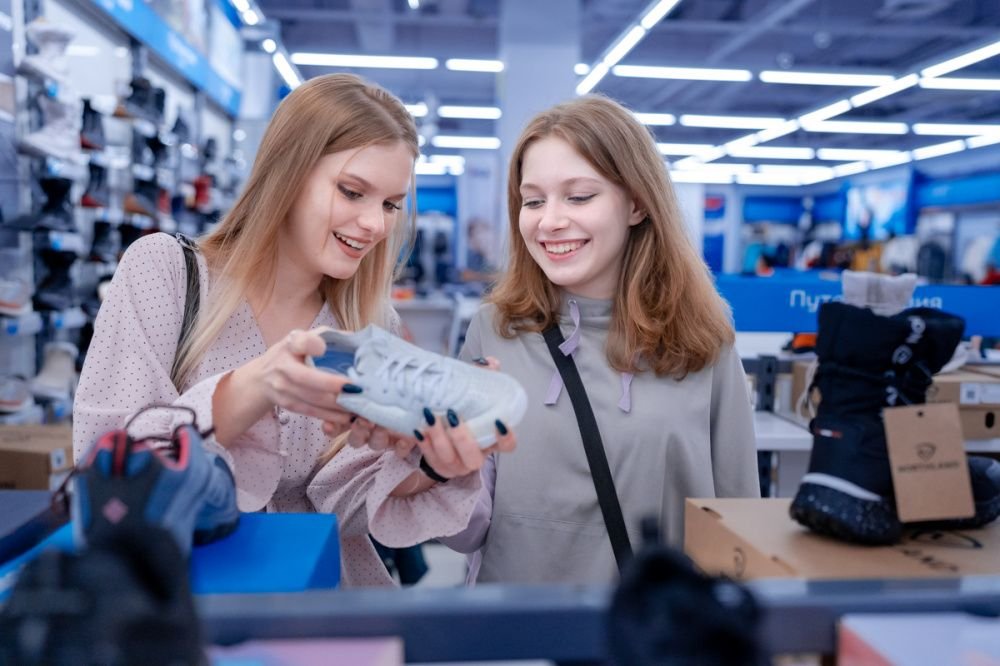 Кому местные тапочки и ботинки?