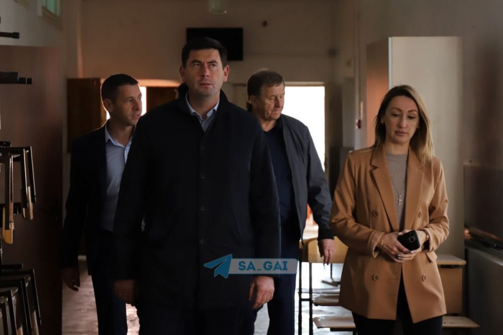 Станислав Гайнюченко проверил ход выполнения ремонта различных образовательных учреждений района