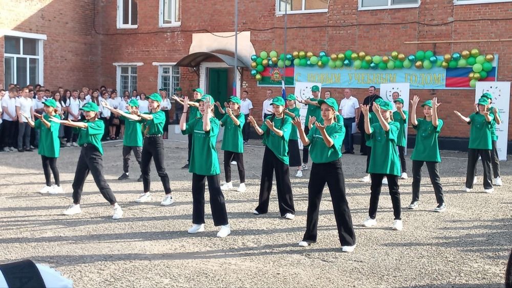 День знаний встретили в Ладожском техникуме.