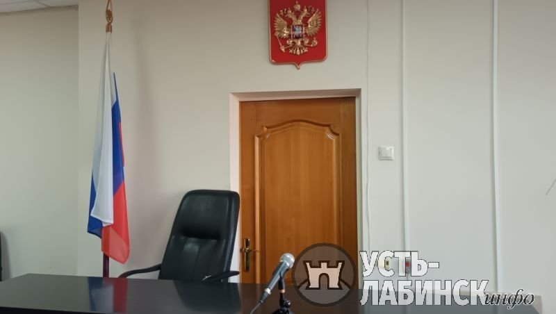 Житель Двубратского, пытаясь вернуть бывшую, избил ее и сына