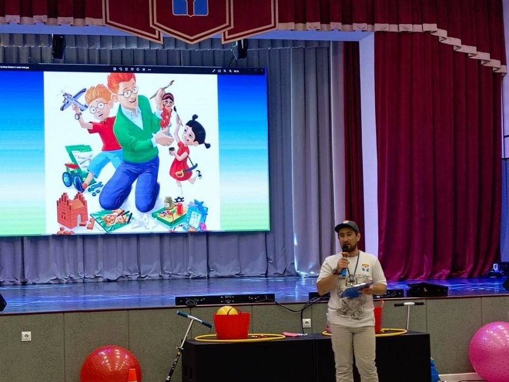 Конкурсно-спортивная программа "Папа может..." прошла в городском Доме культуры