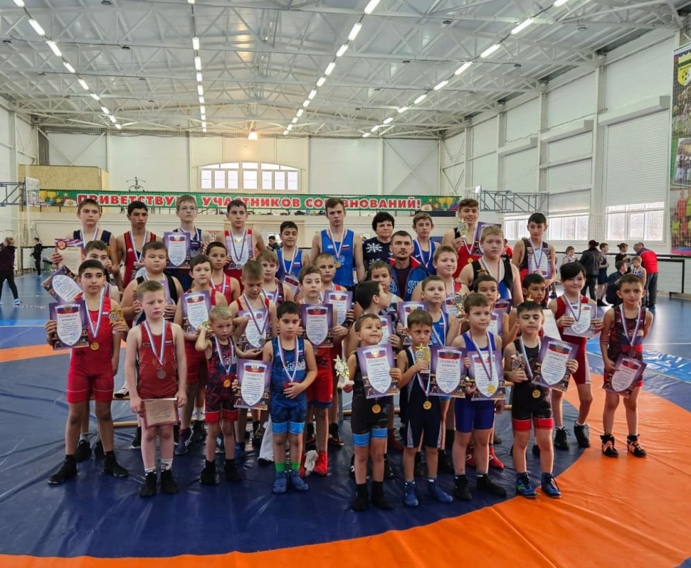 В спортшколе "Чемпион" прошло первенство района по греко-римской борьбе