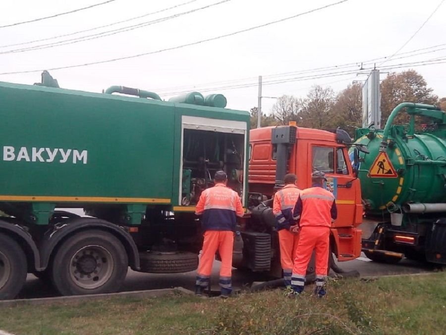 Краснодарские коммунальщики очистили 230 км ливневой канализации