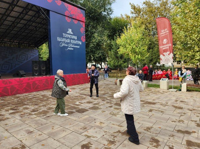 Танцы в парке