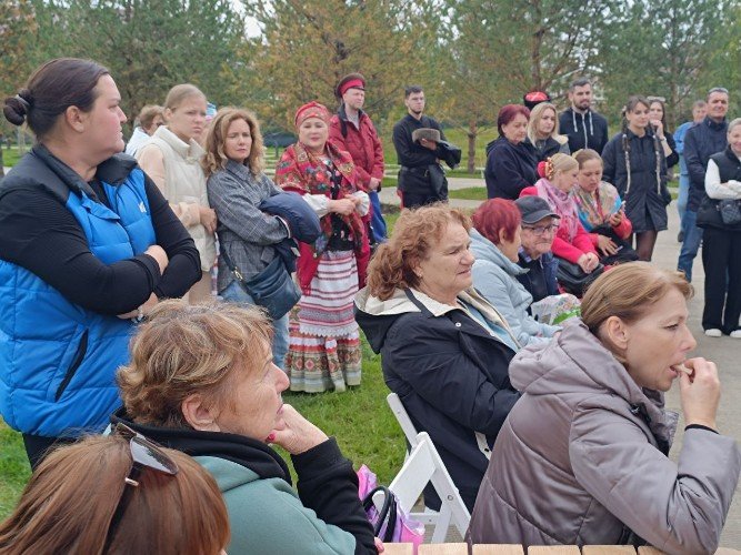 Дегустация моченых яблок у «Легенды»