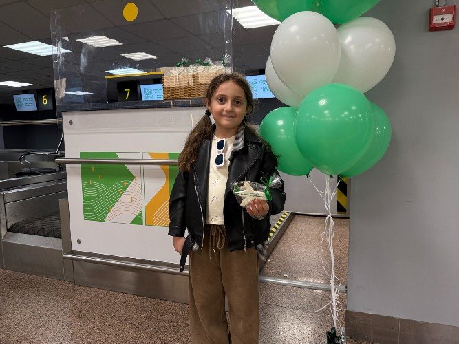 Девочка с сувениром