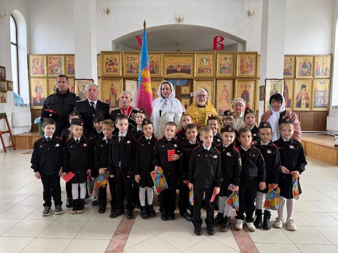 Маленькие казачата в храме ст. Кирпильской