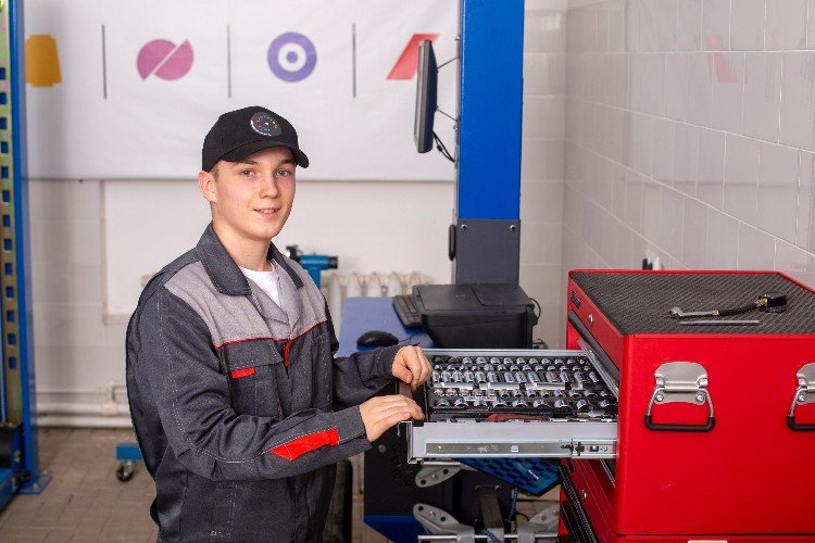 «Первые шаги в мире авто»